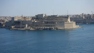 Fort St Angelo văzut peste apele Grand Harbour